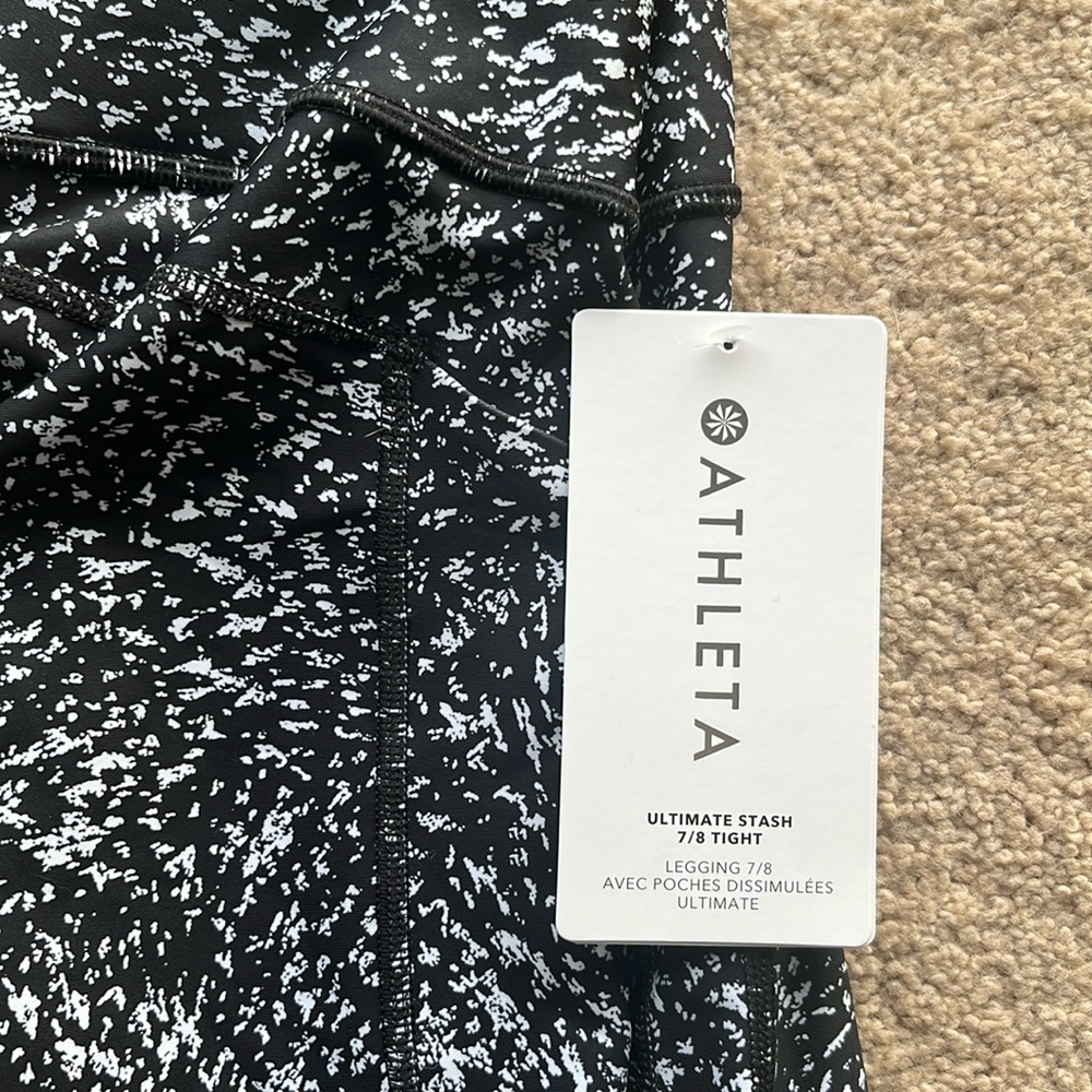 Athleta ultimate stash 7/8 tight with pockets; size small